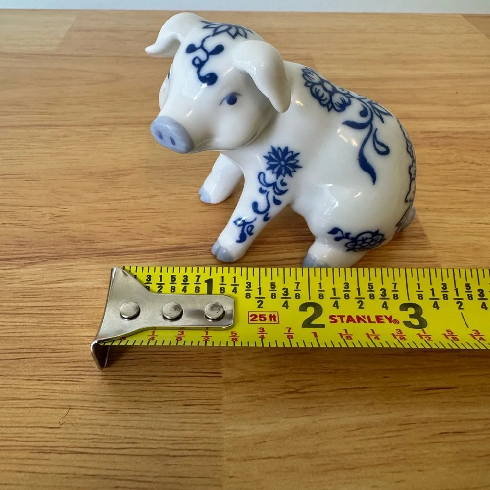 Blue and White Porcelain Delfware Pig Figurine - Picture 8 of 9